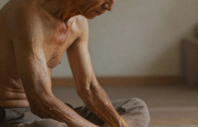 无房者的长寿哲学：每天揉脚一小时，比买一套房更可靠？